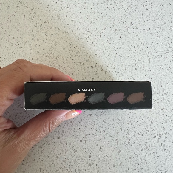 Snap Shadows Eyeshadow Palette - Picture 5 of 5